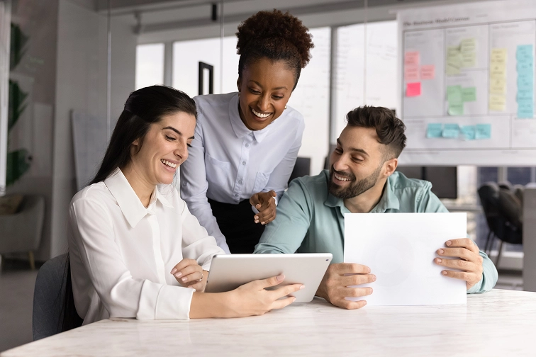 On-demand IT professionals collaborating with client team